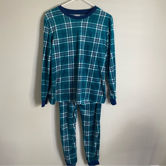 Yarn & Sea Women's Velour 2-Piece Pajama Sets - Picture 2 of 9